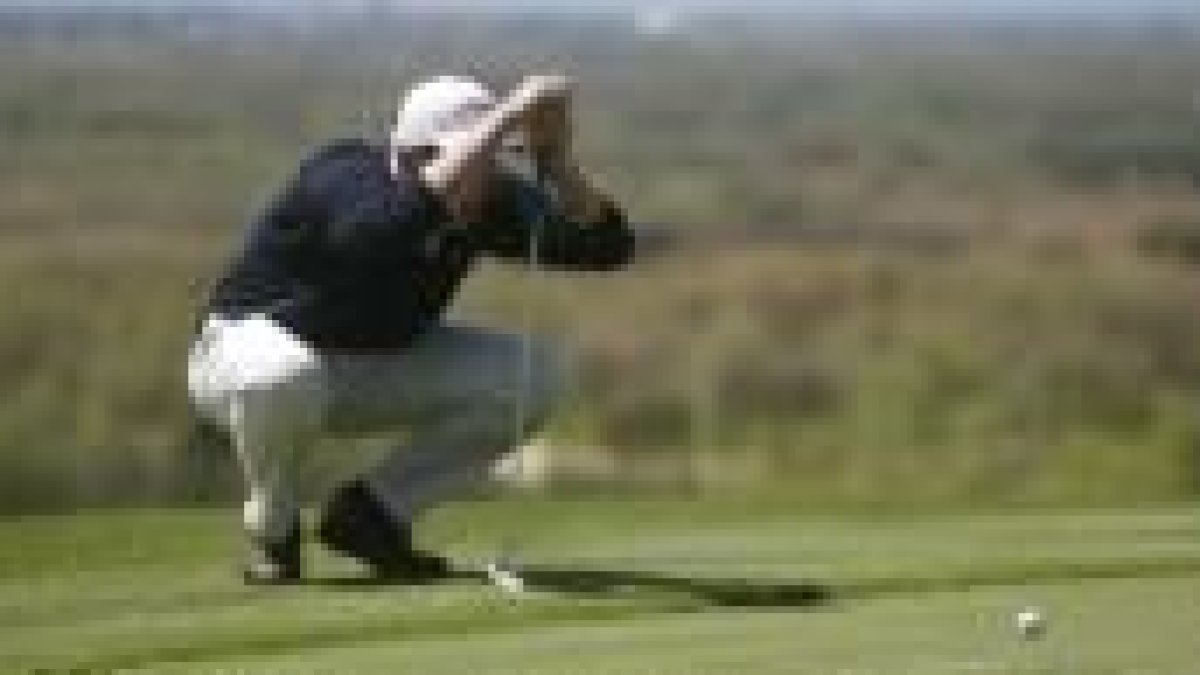 Un jugador estudia las posibilidades para su próximo golpe