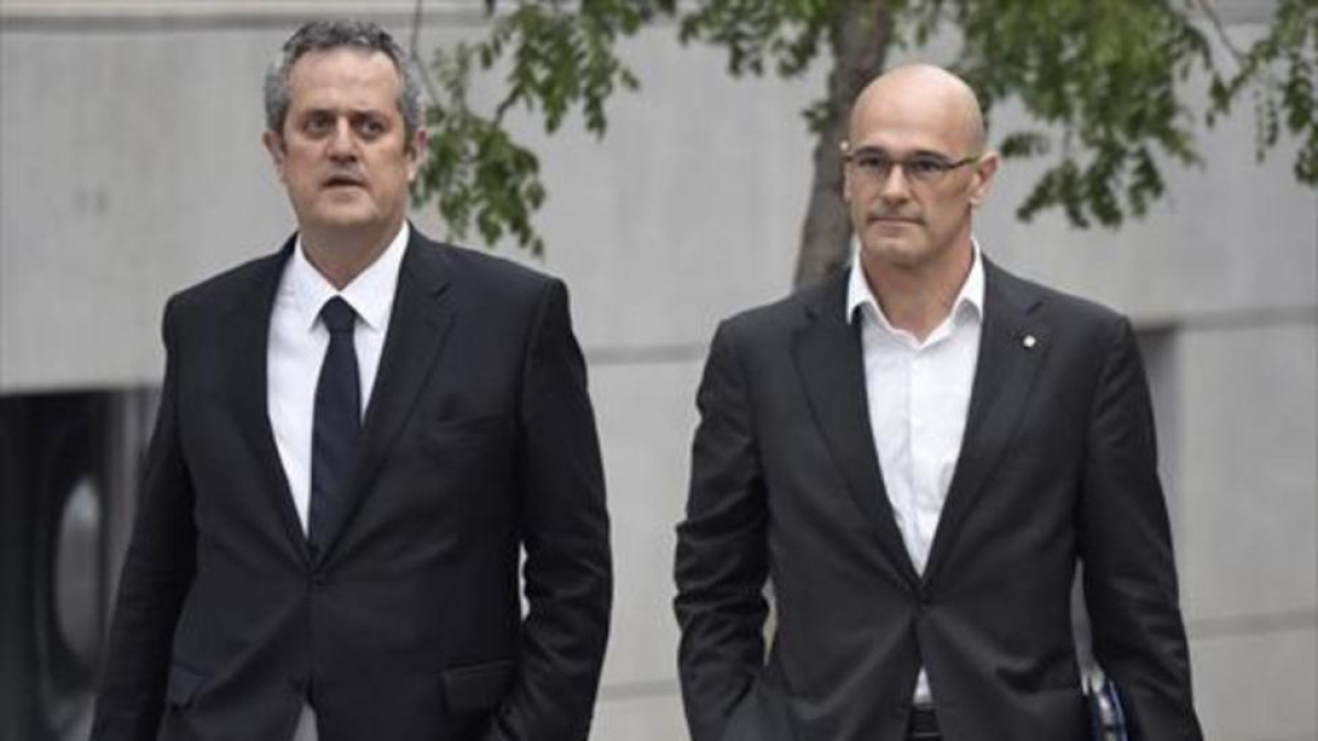 Joaquim Forn y Raül Romeva se dirigen a declarar ante la Audiencia Nacional, en una foto de archivo.