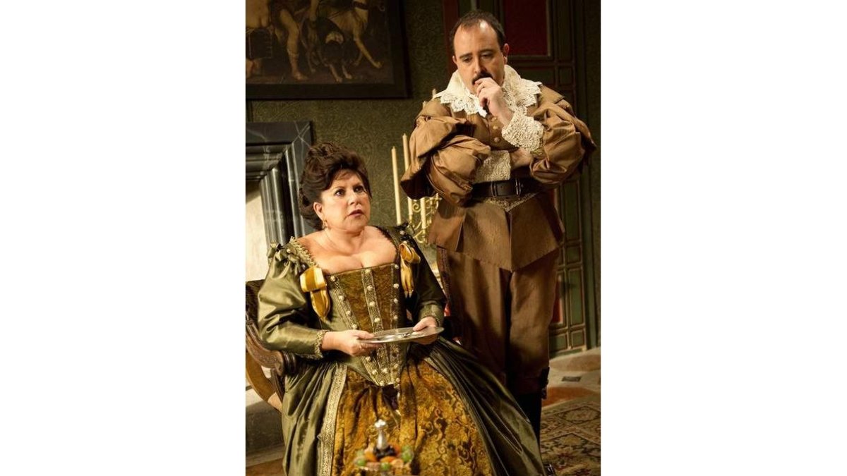 Loles León y Carlos Areces en una escena de la serie.