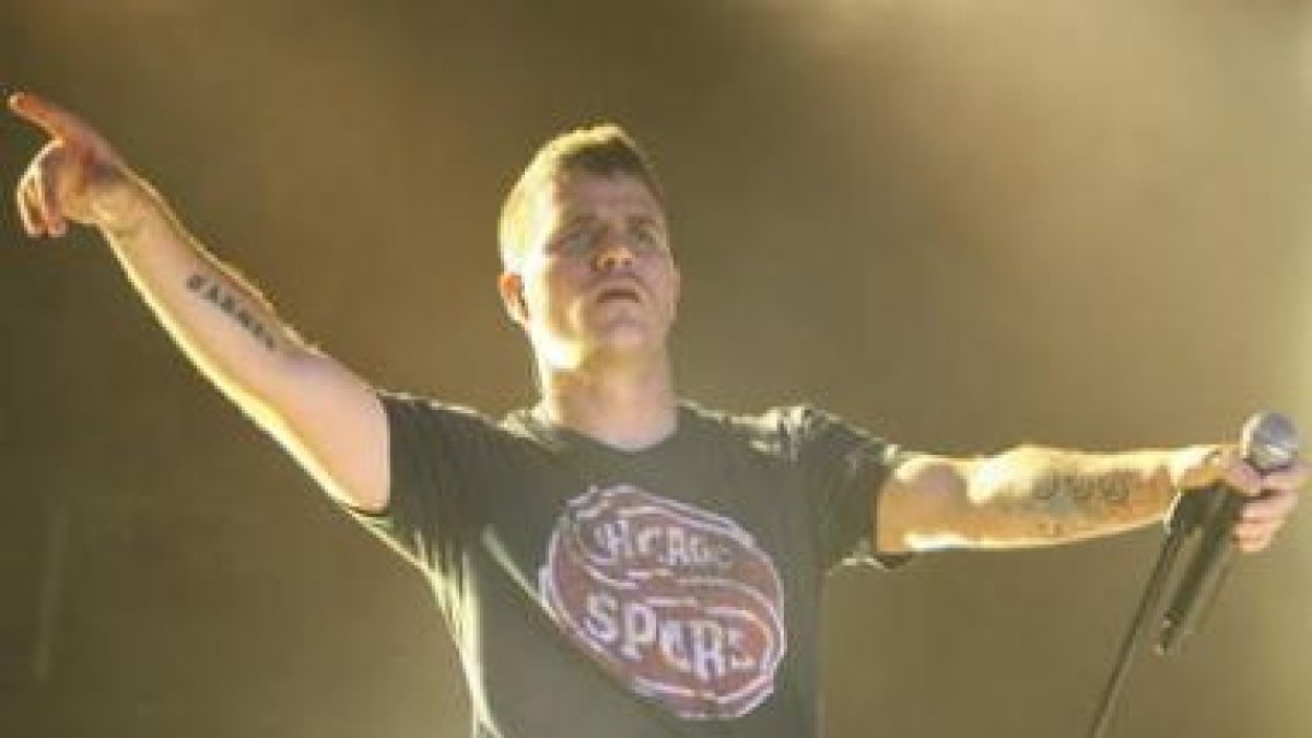 Imagen de un concierto de Dani Martín, al frente de El Canto del Loco, en Ponferrada.