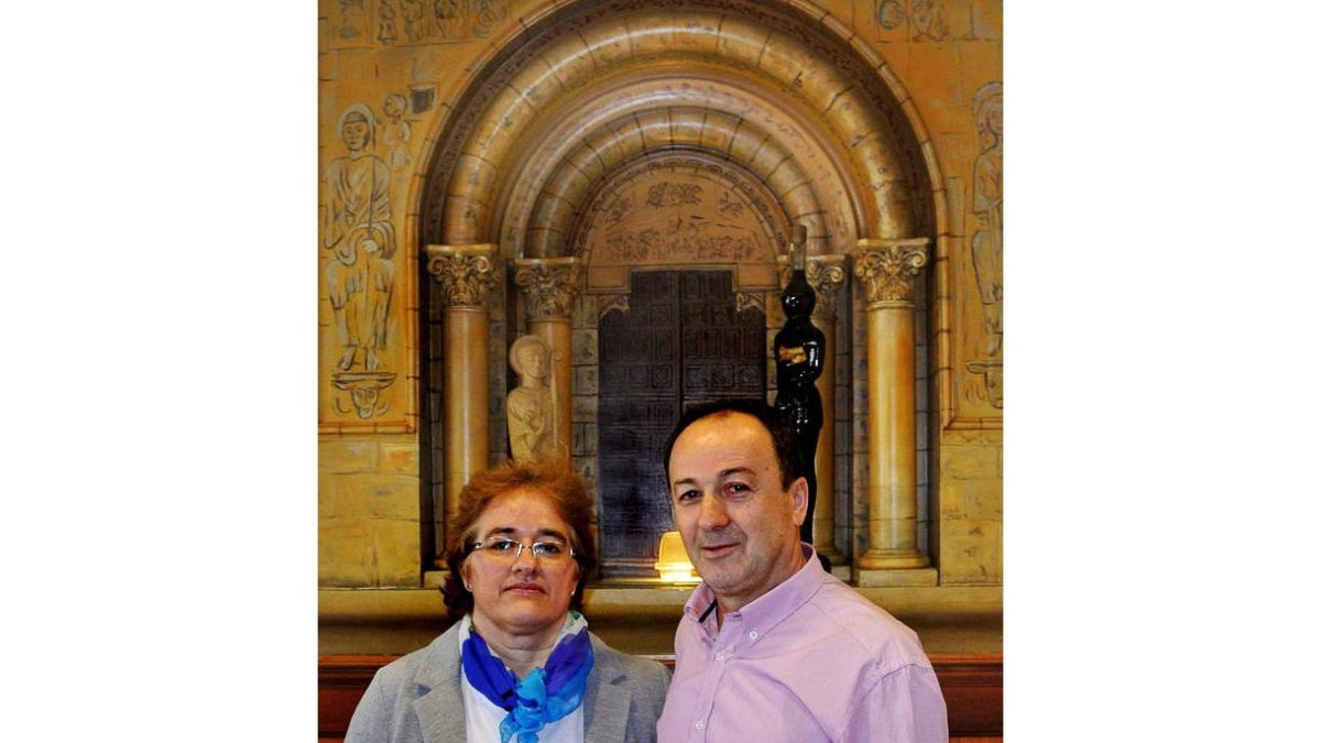 Sabina y Toni en su restauranteel Boccalino, en la plaza de San Isidoro.
