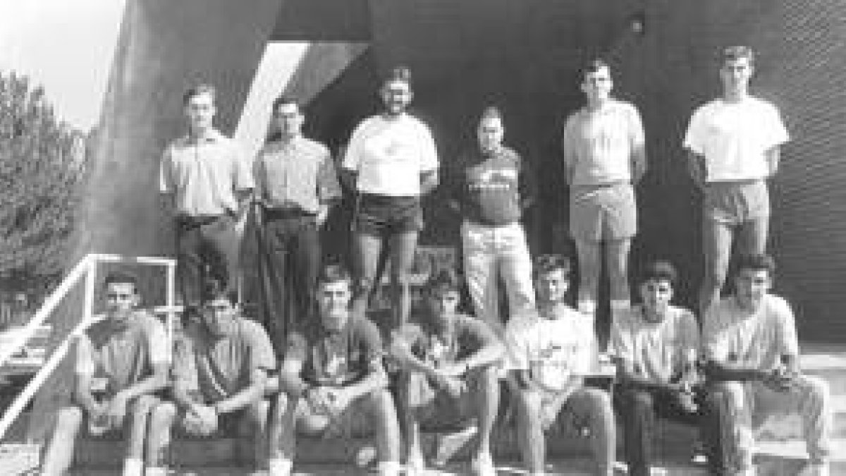 Buena parte de los jugadores y del cuerpo técnico que logró el ascenso el 20 de mayo de 1990