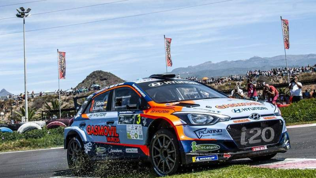Alba Sánchez junto a Surhayen Pernía finalizaron cuartos el Rallye Villa de Adeje. SHAKEDOWN MEDIA