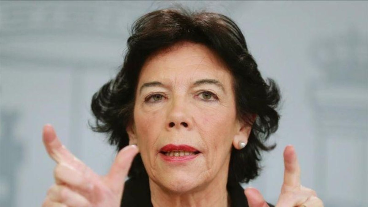 La portavoz del Gobierno, Isabel Celaá, este viernes en la Moncloa.