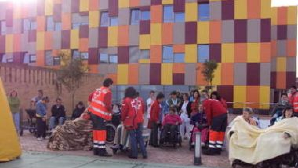 El simulacro incluyó la instalación de un hospital de campaña.