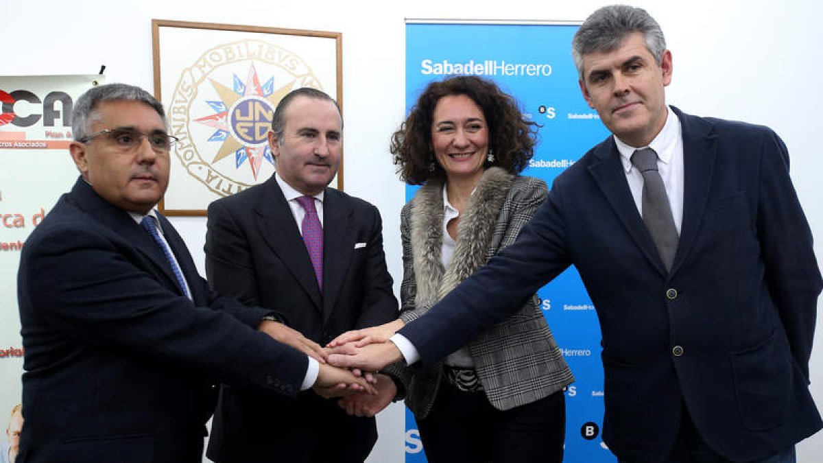 José Antonio López, Pablo Junceda, Gloria Fernández Merayo y Jorge Vega, ayer en la sede de la Uned en Ponferrada.