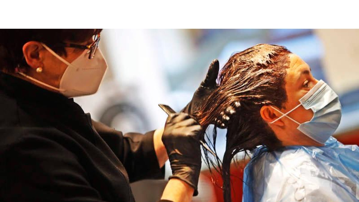 Las peluquerías —en la imagen Stylo, en León capital— entrarán en las nuevas líneas. RAMIRO