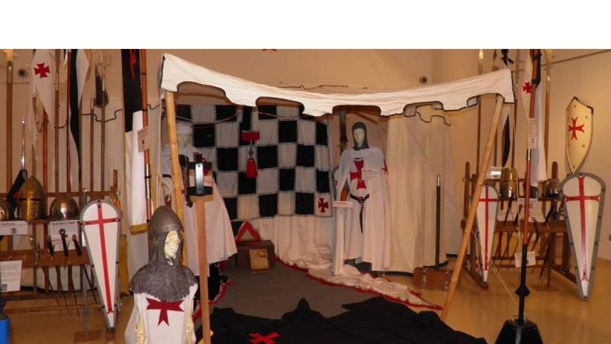 Algunos de los elementos que integran la muestra de Bembibre.