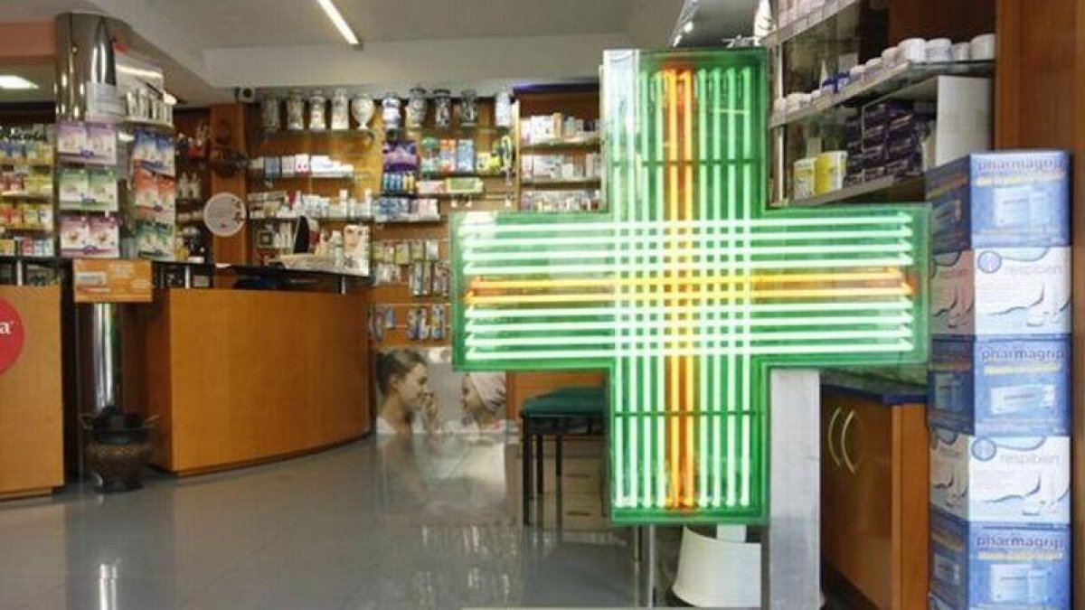 Farmacias León: Cómo llegar, mapa, teléfonos y horarios. Foto de archivo