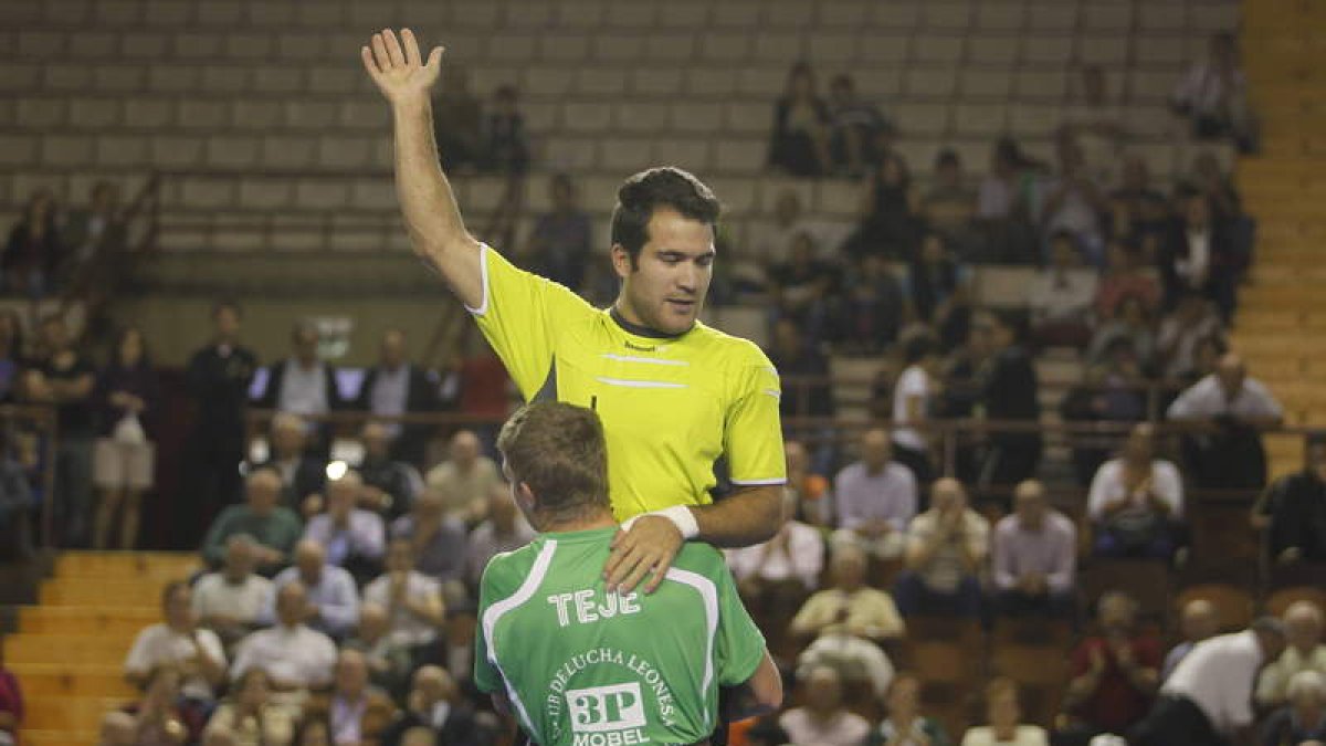 Víctor Llamazares ganó el corro y, finalmente, la categoría de ligeros en la Liga.