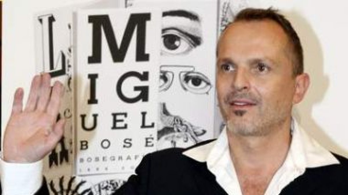 Miguel Bosé, durante la presentación de su álbum «Bosegrafía 1986-2005»