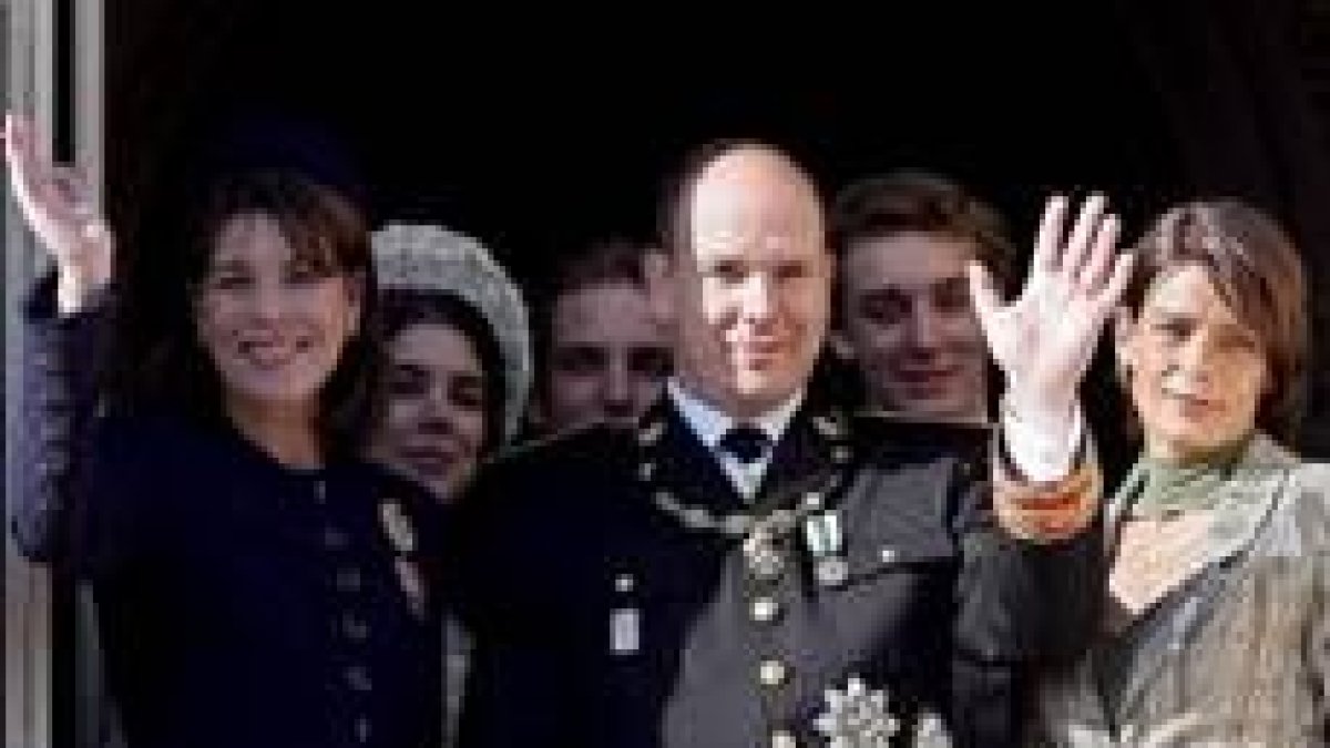 Carolina, Alberto y Estefanía de Mónaco, tras la entronización