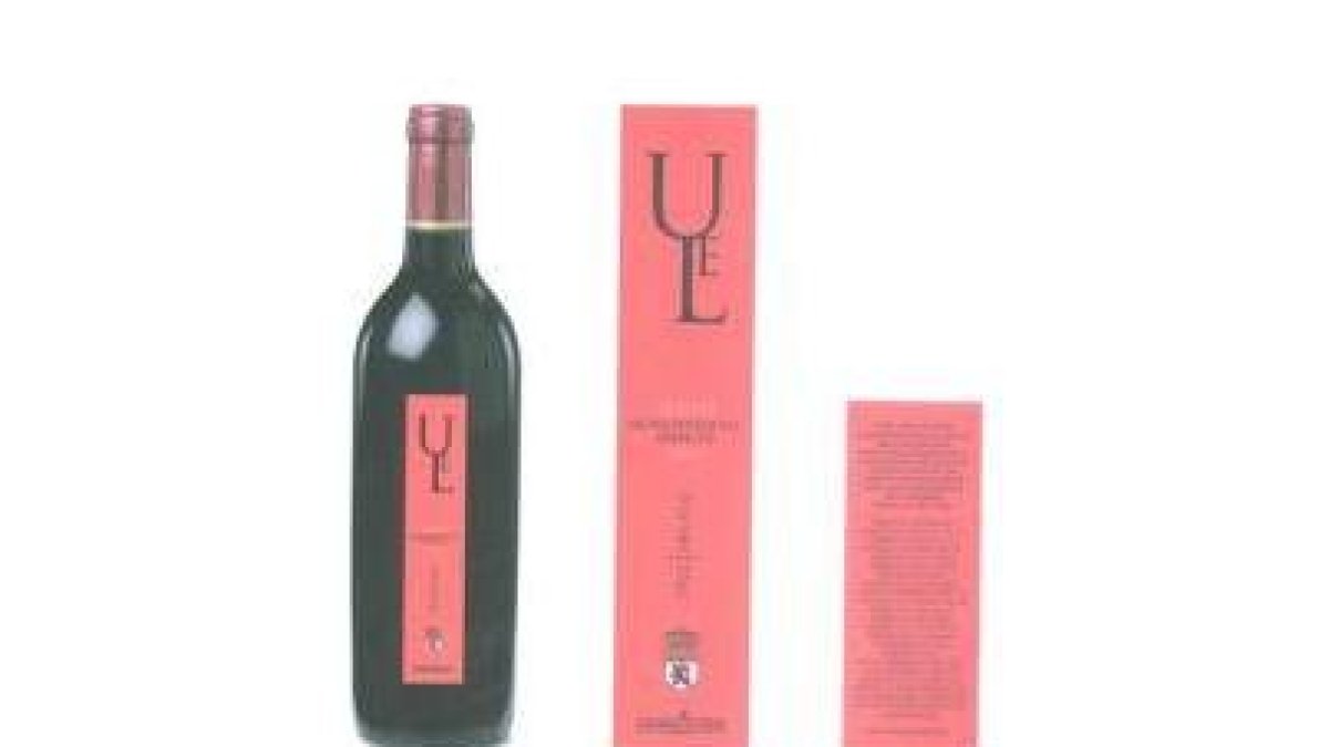 Etiqueta y contraetiqueta del vino tinto del diseño ganador