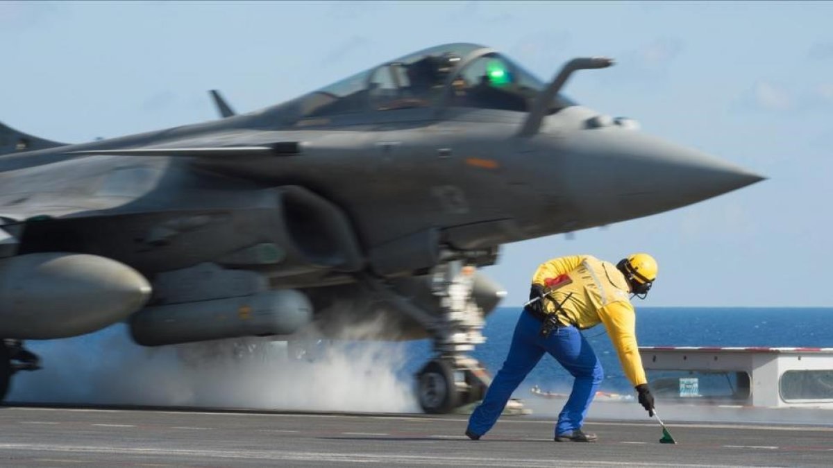 Un avión Rafale de combate francés, modelo vendido por Francia a Egipto