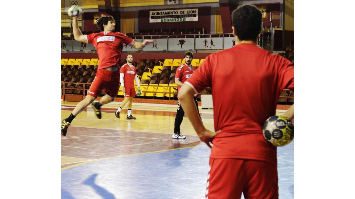El equipo leonés tiene hoy un reto de la máxima exigencia ante el Naturhouse La Rioja. SECUNDINO PÉREZ