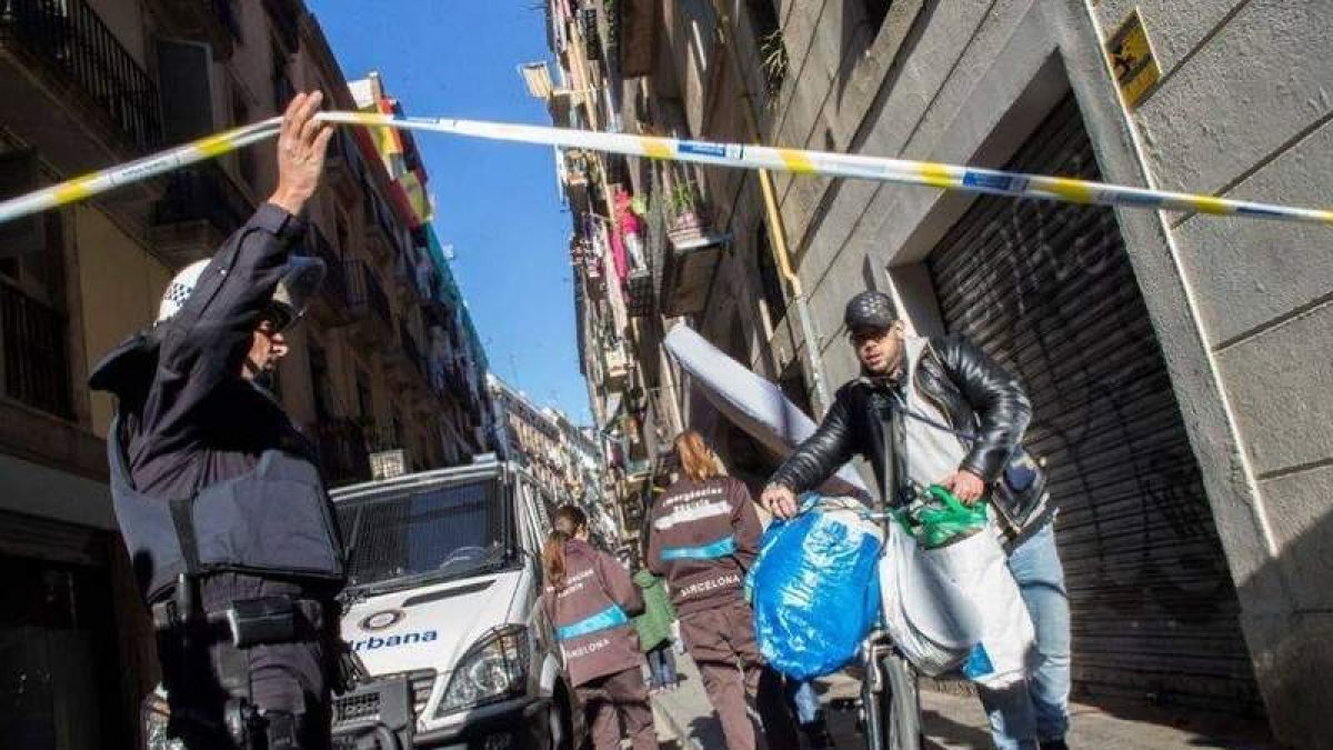 La ‘okupación’ ilegal de viviendas ha desatado conflictos vecinales en distintos barrios de España. EFE