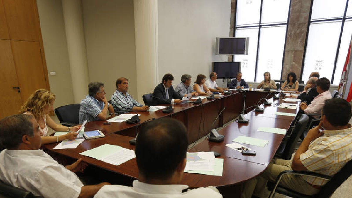 Reunión de la viceconsejera con los alcaldes.