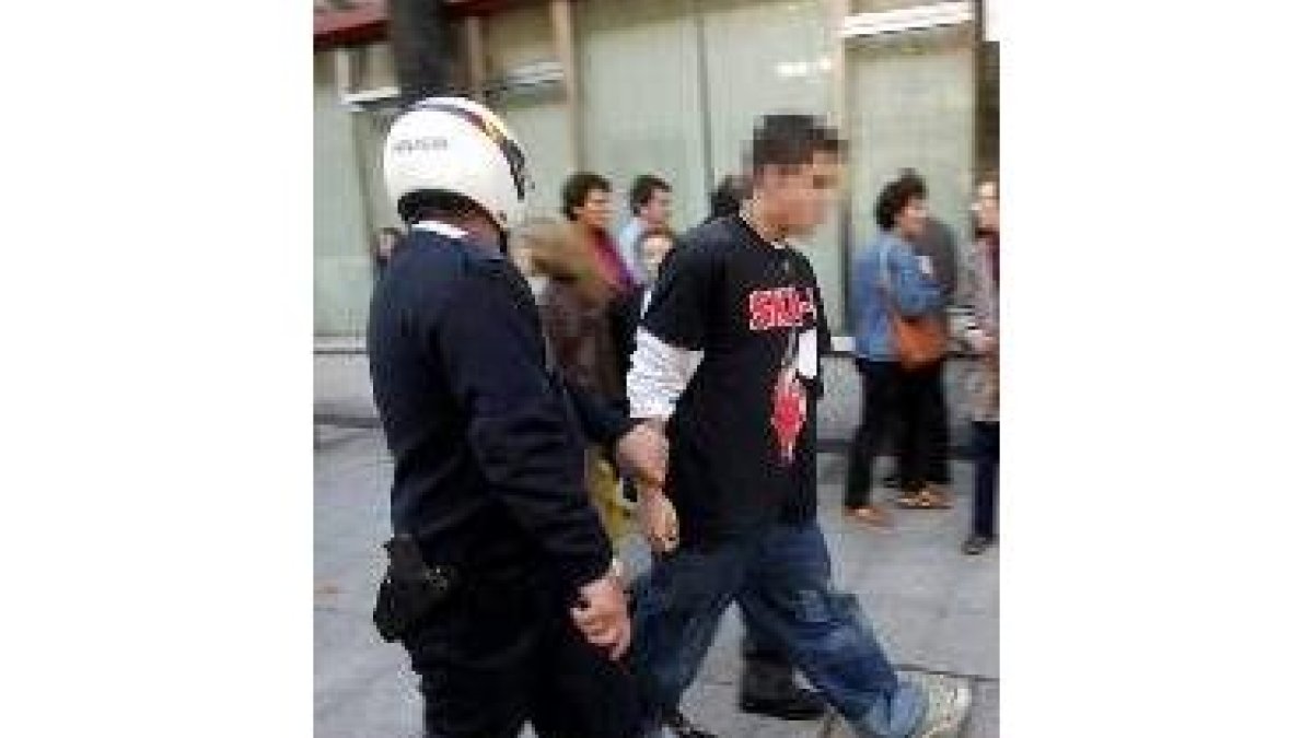 La Policía Local de León sólo utiliza el arma corta