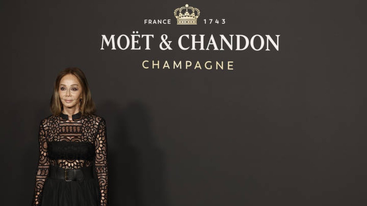 sabel Preysler, a su llegada a luna fiesta. SERGIO PÉREZ