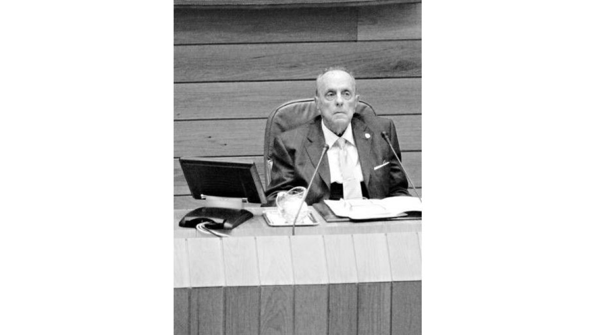 Fraga presidió ayer el inicio de la sesión constitutiva