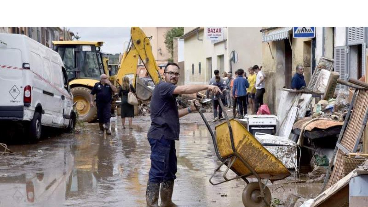 Una de las calles de la localidad mallorquina de Sant Llorenç tras las lluvias torrenciales. ATIENZA