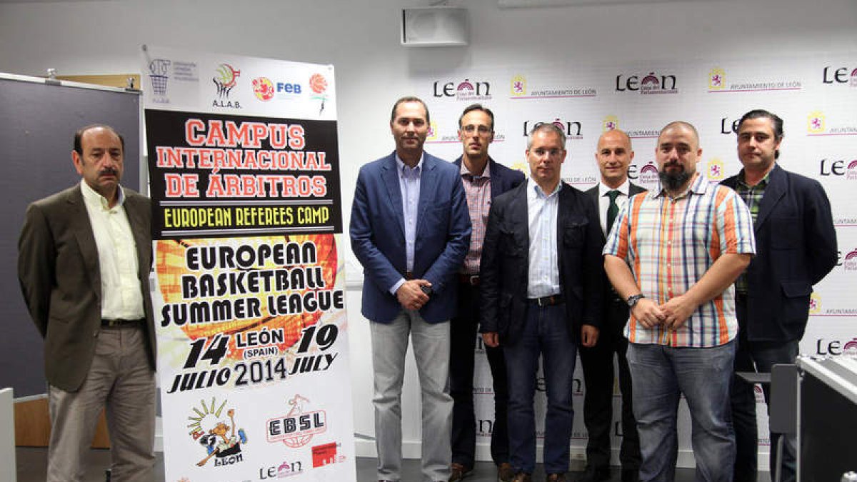 Los ‘padrinos’ del campus ayer en la presentación.