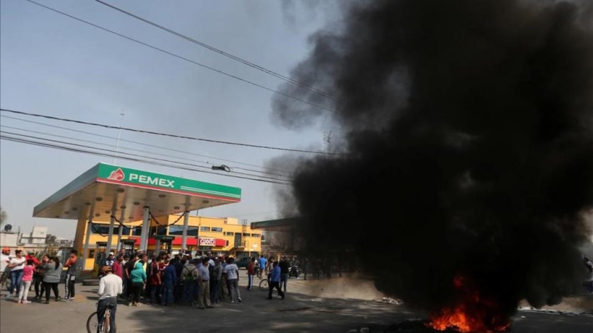 Las protestas se extienden y la petrolera estatal advierte que peligra el suministro.
