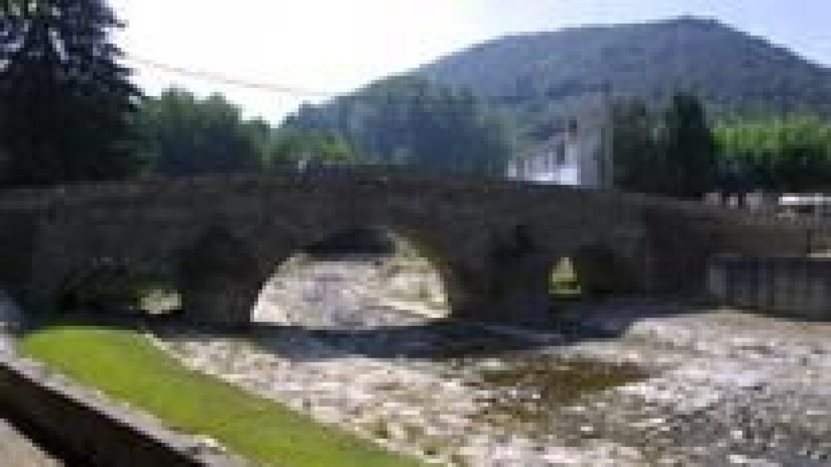 El agua de Ponferrada llega a través del río Oza y de la Mancomunidad de Municipios