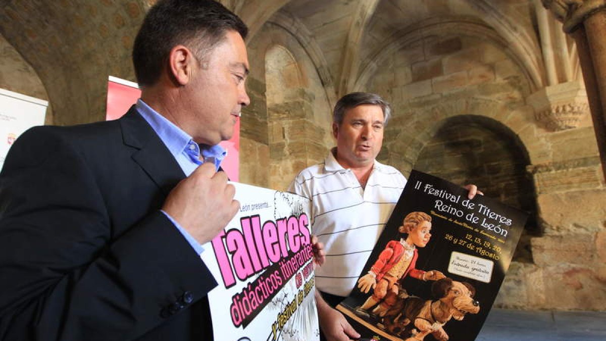 Marcos Martínez y Raúl Valcarce presentaron ayer los carteles de las actividades.