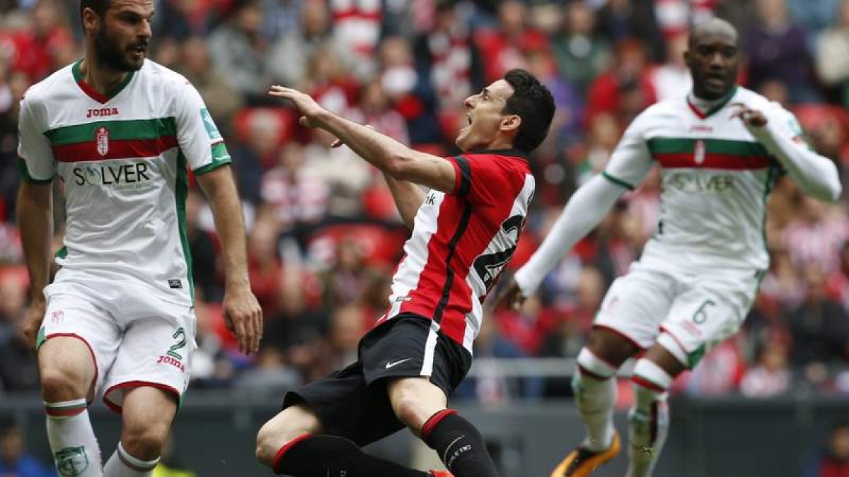 Aduriz falló un penalti con 1-0 en el marcador que podía haber significado la sentencia. LUIS TEJIDO