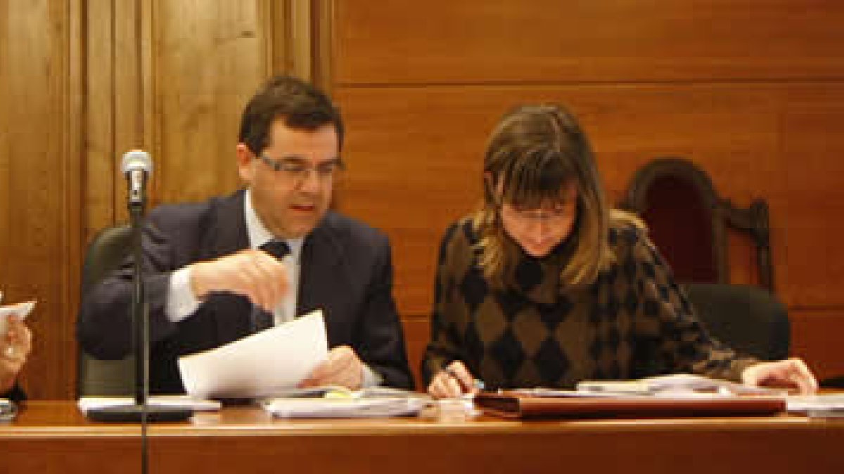 Emilio Guereñu, a la izquierda, durante la aprobación del convenio de acreedores.