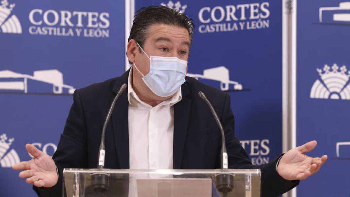 Luis Mariano Santos, el día que mantuvo su encuentro de turno con Mañueco. EFE