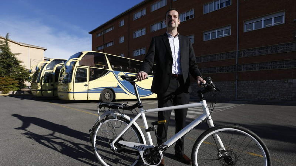 Fernando Lanero no se ha bajado de la bici desde que empezó el instituto.