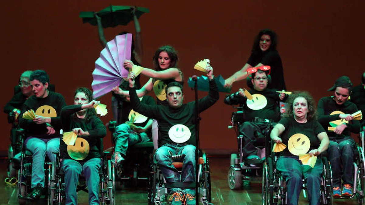 Personas discapacitadas actúan en la gala organizada en el Auditorio de León