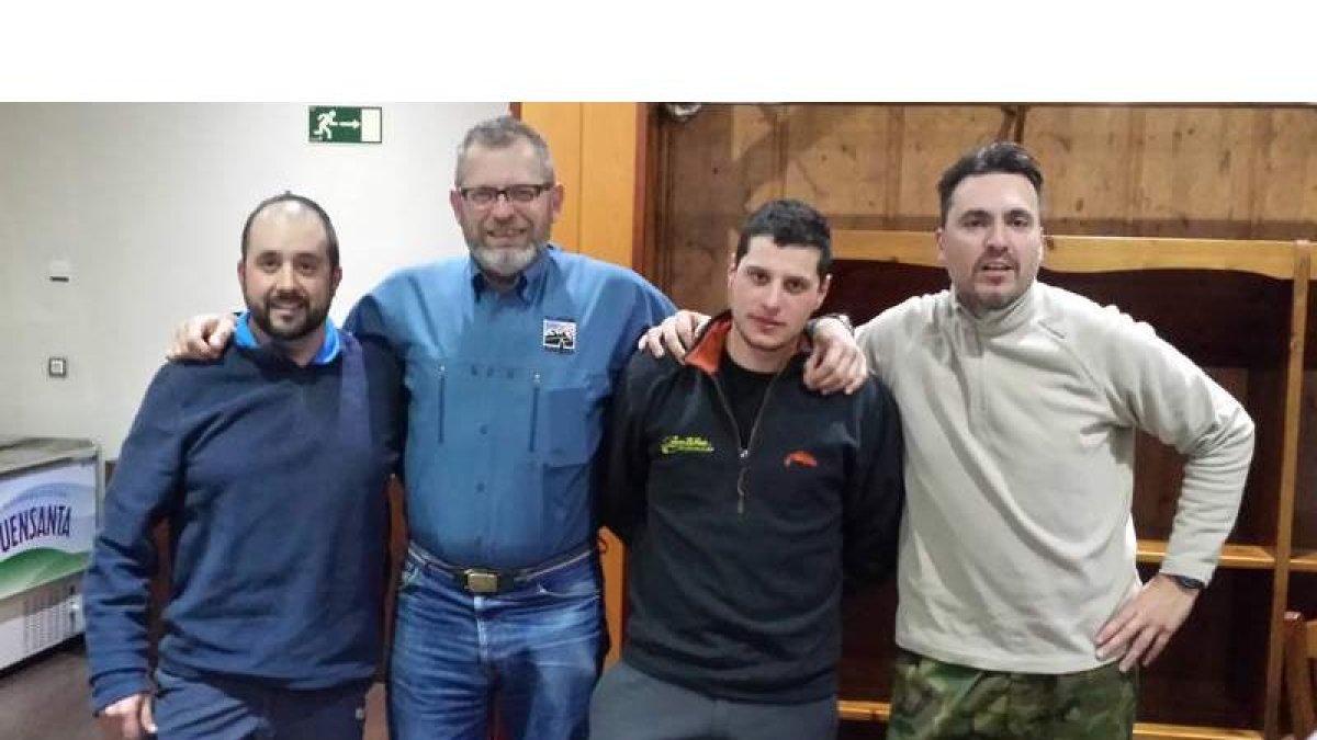 Manuel, Isaí, Aitor y Óscar, cuatro de los campeones junto a su compañero Jon Huerga.