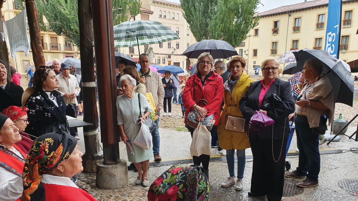 La concejala Susana Travesí en la Plaza del Grano. DL