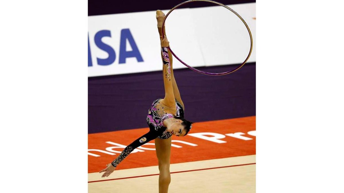 Carolina durante su ejercicio de aro con el que contabilizó 26,800 puntos en la final del O2.