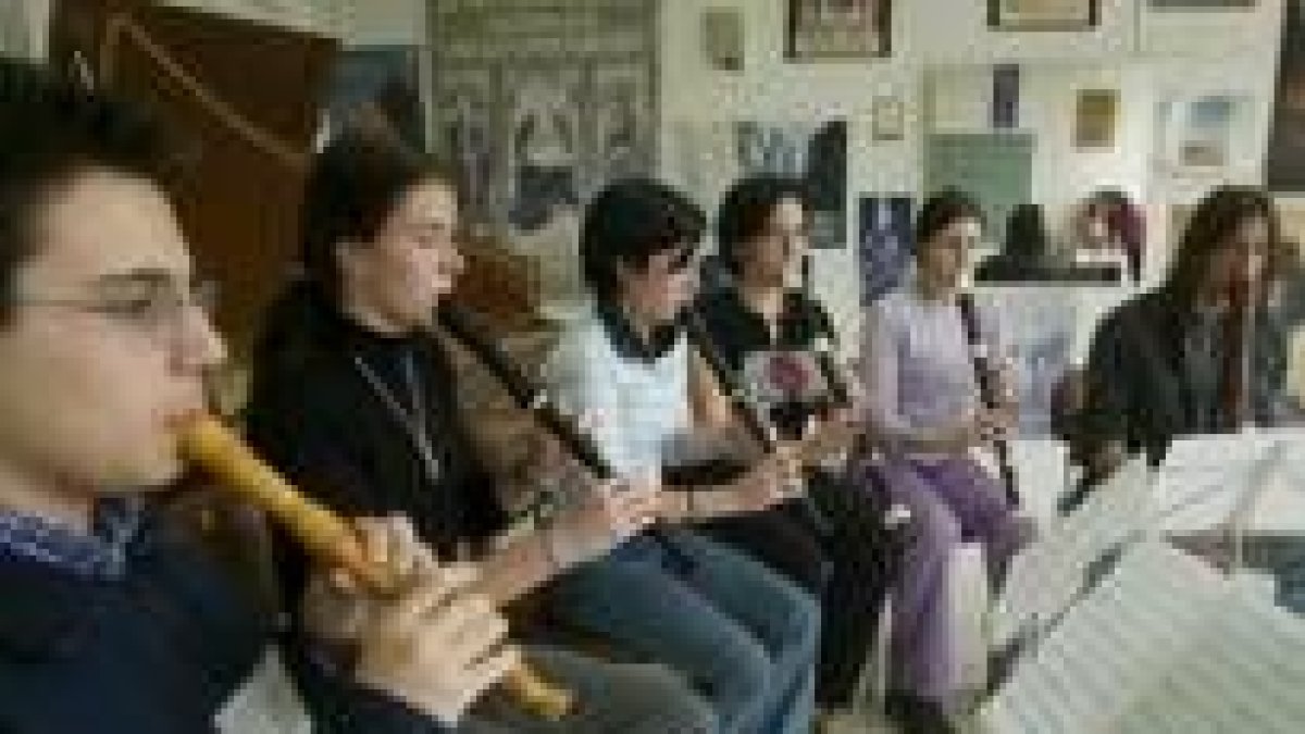 Alumnos del Conservatorio durante una de las clases