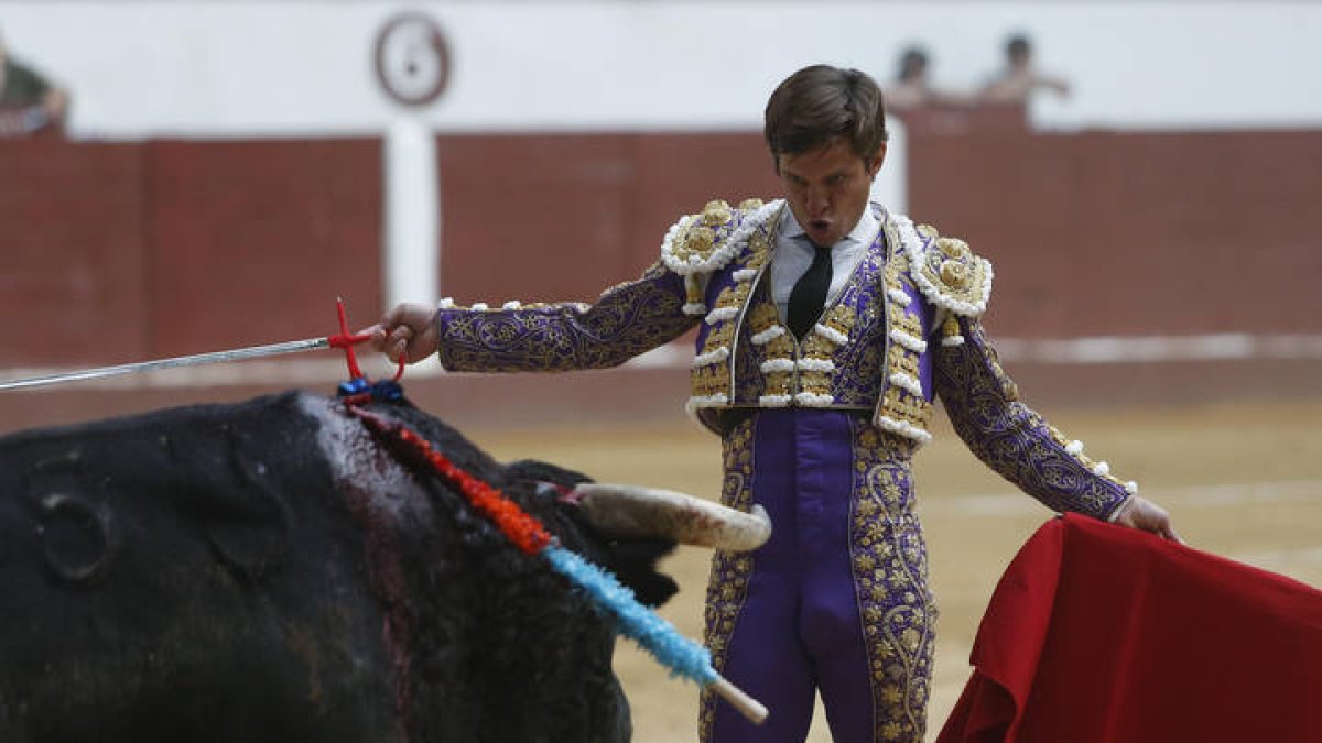 El Juli cortó tres orejas a su lote. FERNANDO OTERO
