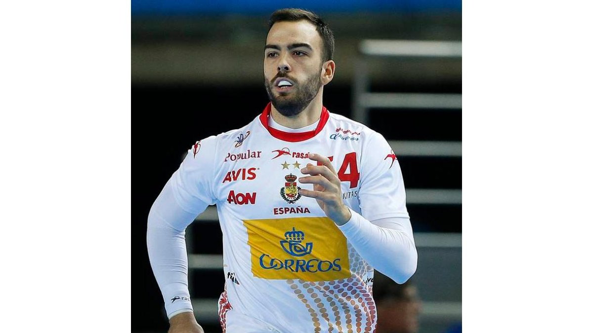 Álex Costoya aportó cuatro goles a la victoria de España frente a Angola. HORCAJUELO