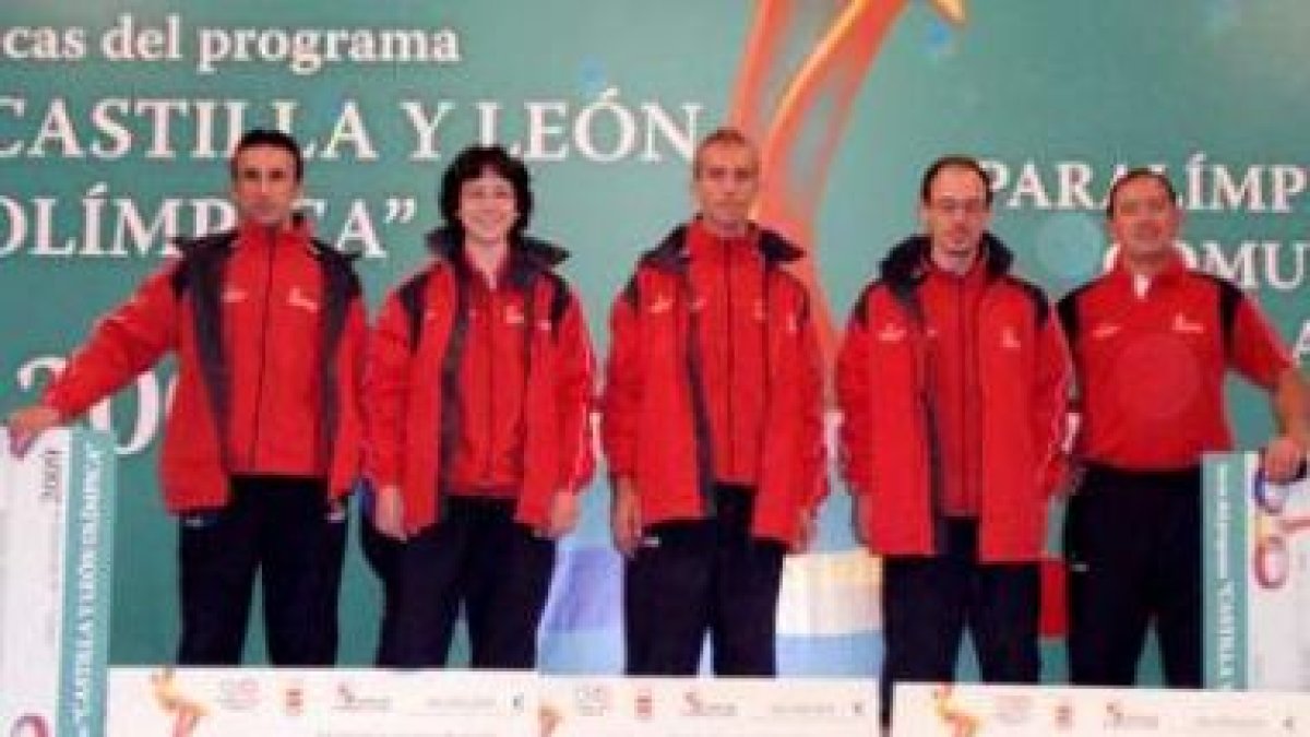 Cinco de los ocho leoneses premiados con las becas olímpicas.