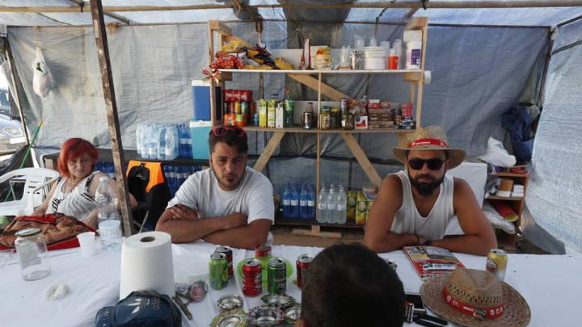Los trabajadores de Vestas permanecerán en el campamento hasta que les den una solución