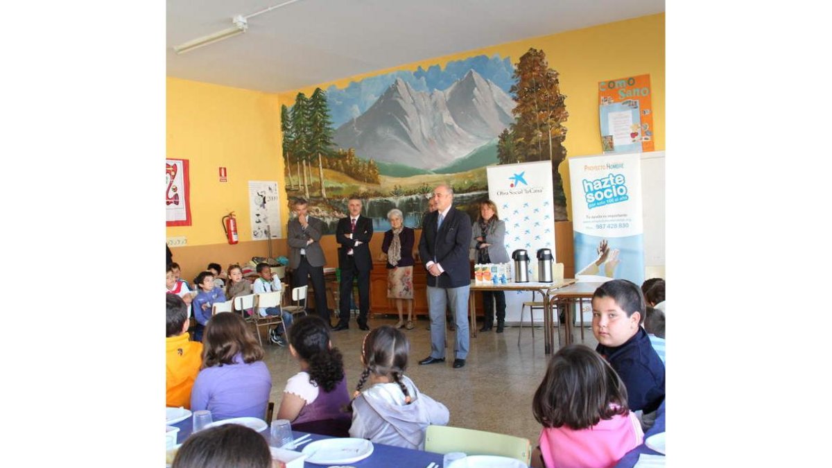 Los niños del colegio Trepalio durante el desayuno saludable.