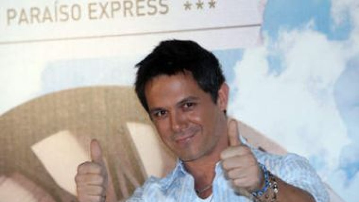El músico, cantante y compositor, durante el acto de presentación, por todo lo alto, de su disco &la