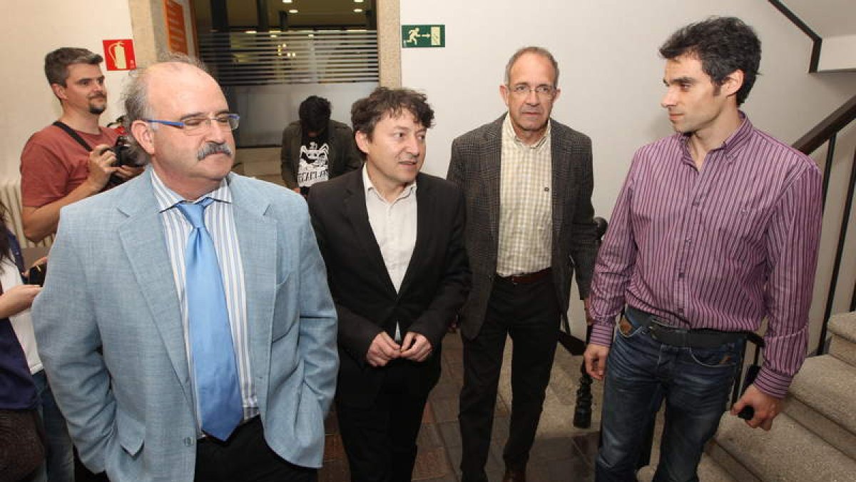 Emilio Cubelos, Samuel Folgueral, José Luis López Cerrón y Sergio Gallardo, momentos antes comenzar su reunión.