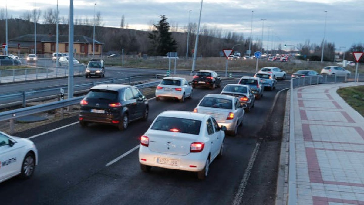 Atasco en el cruce de La Granja. RAMIRO
