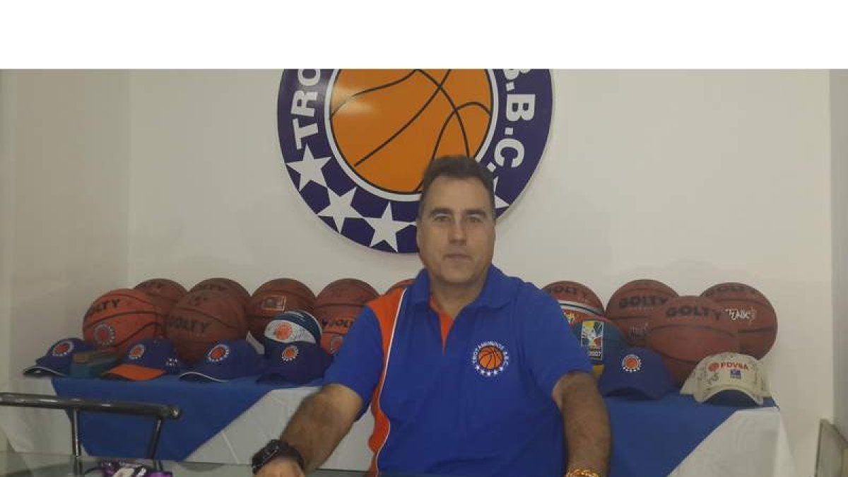 Adrián y sus jugadores se quedaron a las puertas de la LEB-Plata.