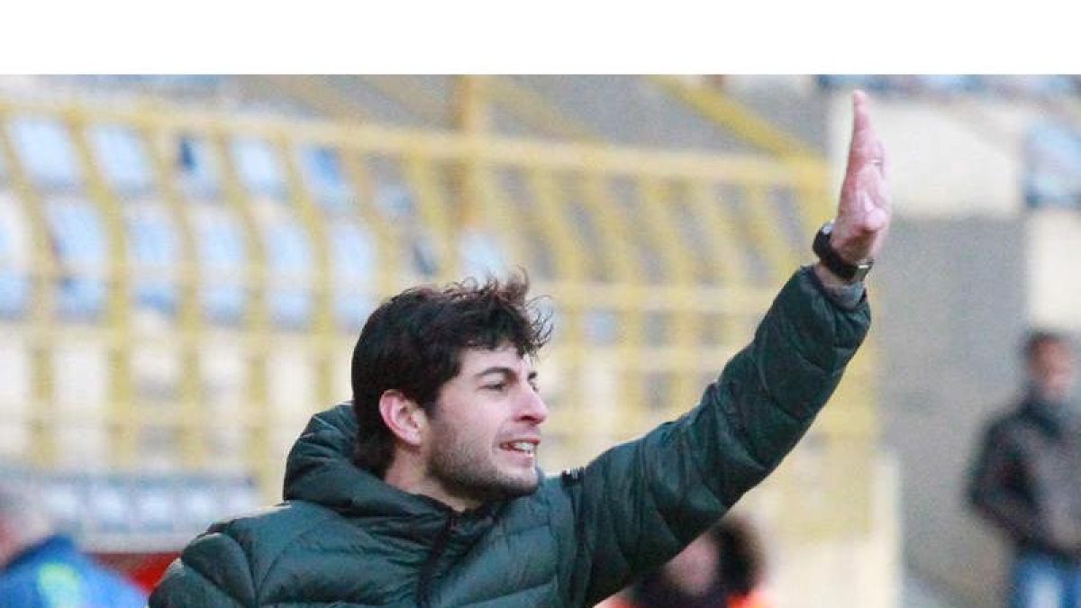 El entrenador de la Cultural, Juan Ferrando, todavía tiene la esperanza de que el equipo acabe en la quinta plaza de la clasificación general al final de la Liga. SECUNDINO PÉREZ