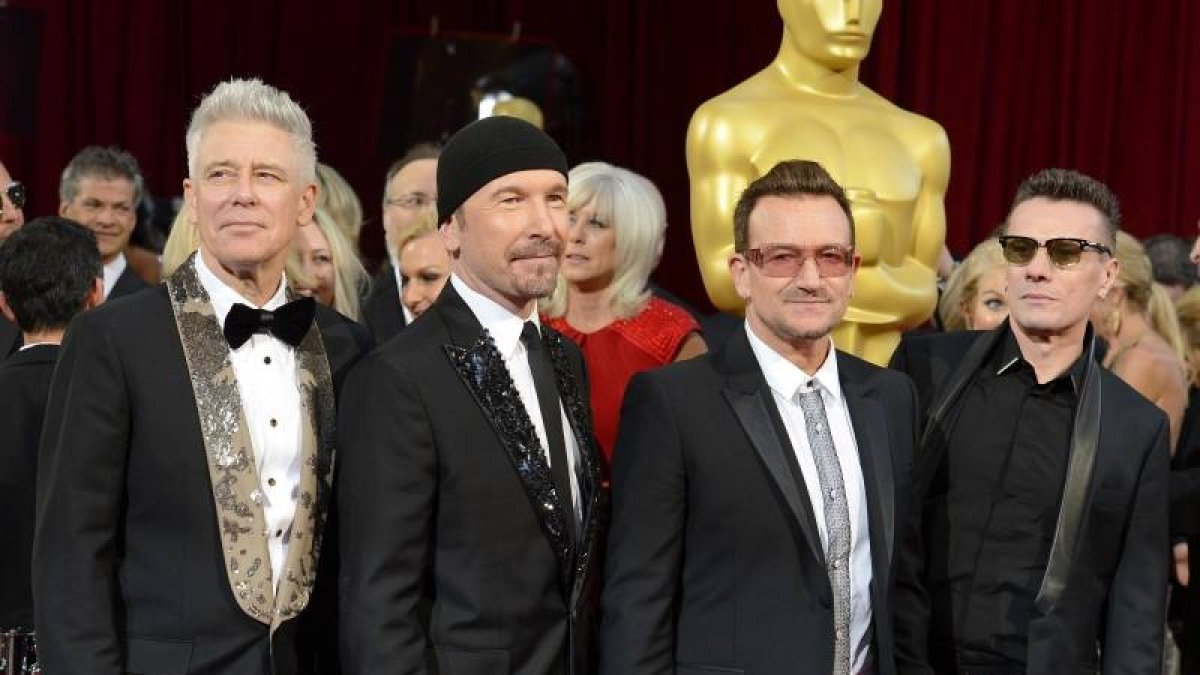 La banda irlandesa de rock, U2, en la pasada gala de los Oscar.