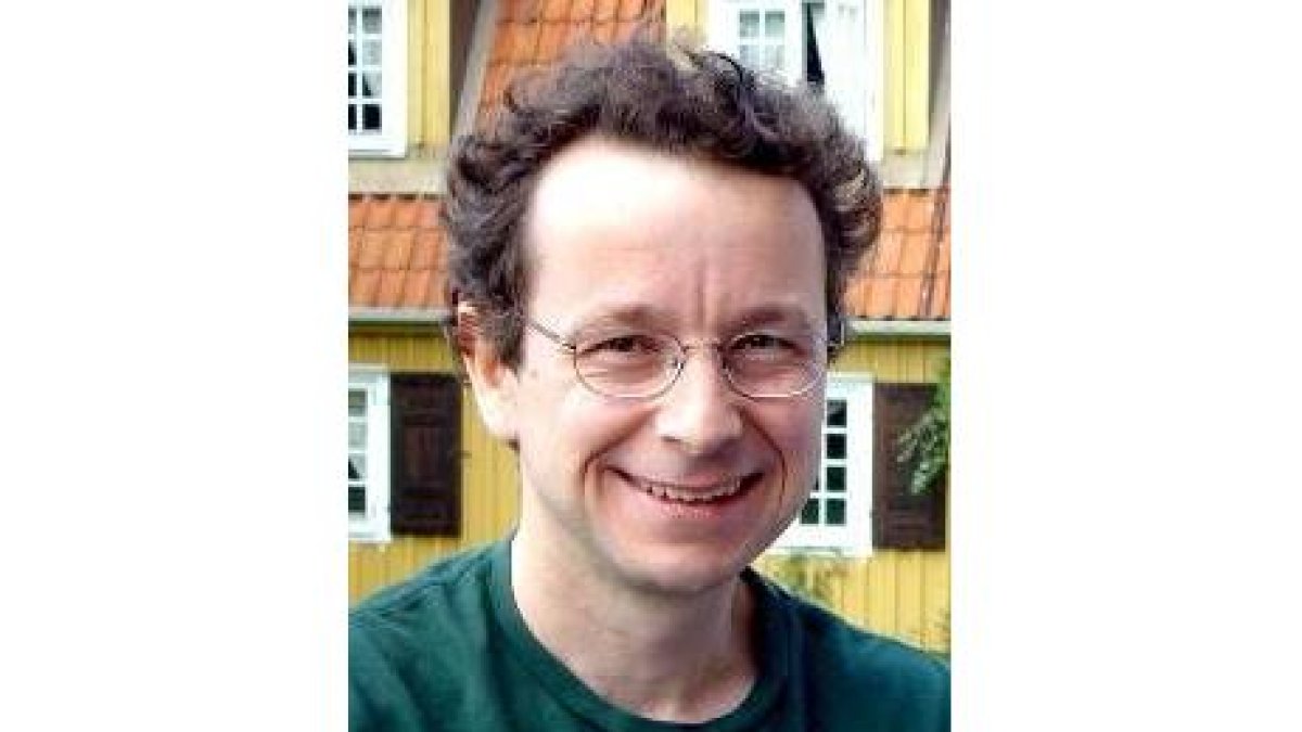 El estadounidense Mackinnon, de 47 años